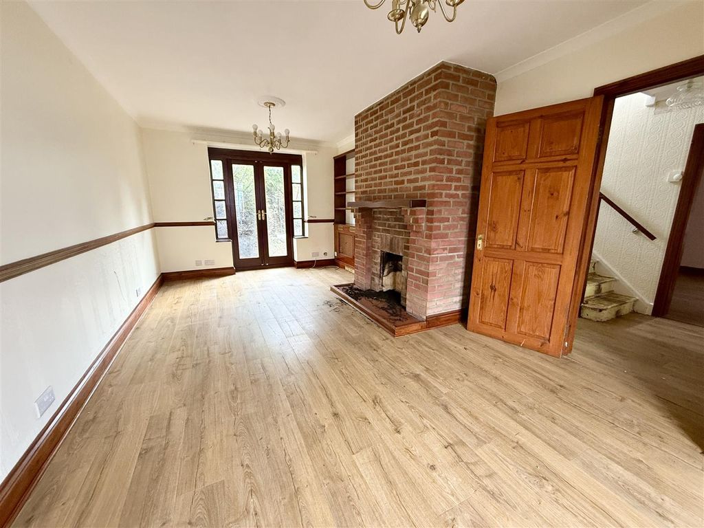 Property photo 3 of 21 Lounge