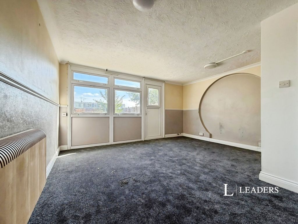 Property photo 3 of 9 Lounge