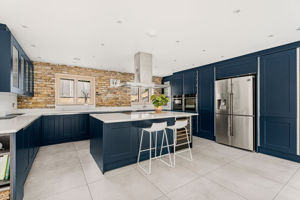 Property photo 2 of 36 Kitchen/Diner
