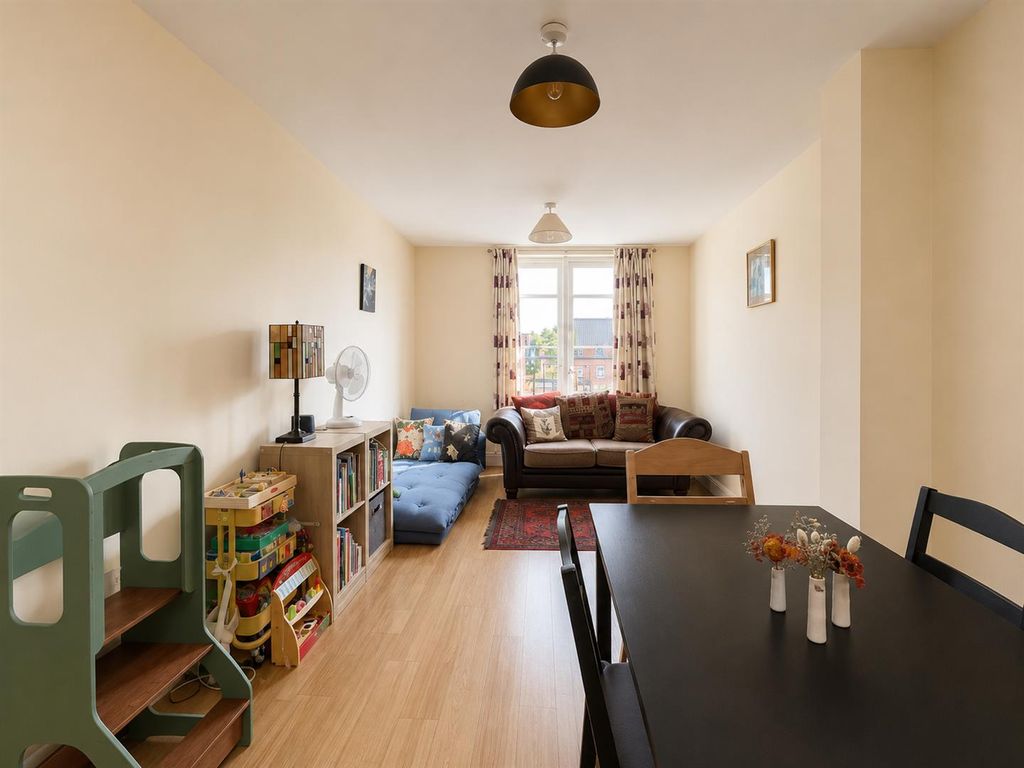 Property photo 2 of 8 B28E9A30-3757-431d-B11d-47B18209Be80.Png