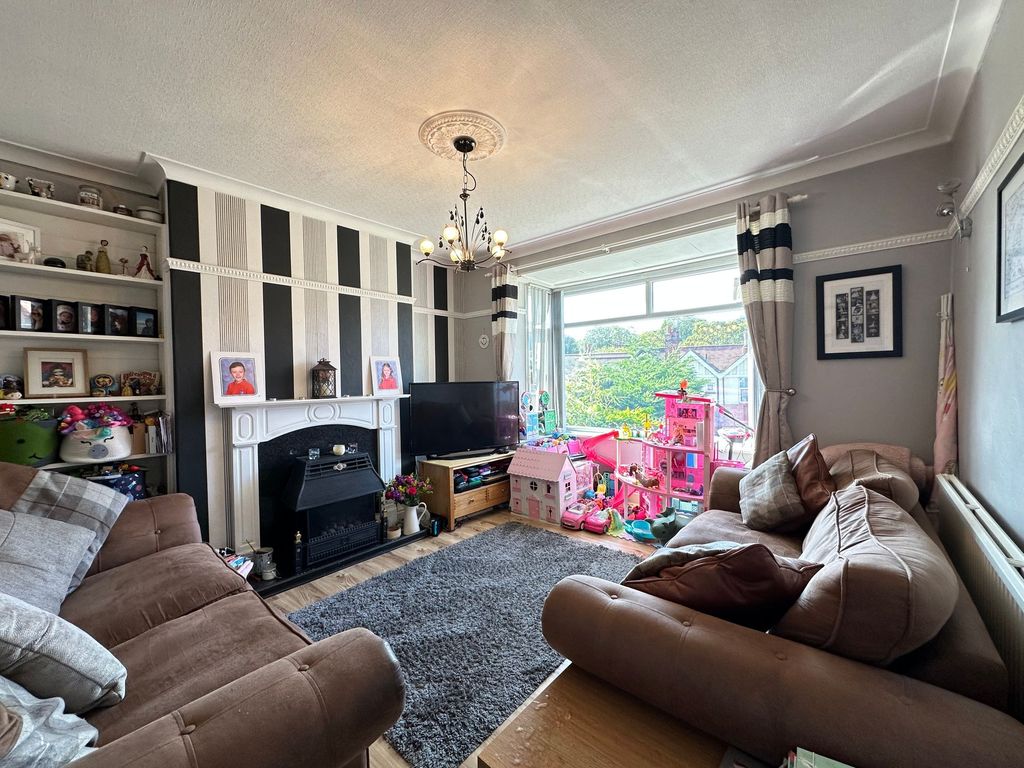 Property photo 2 of 17