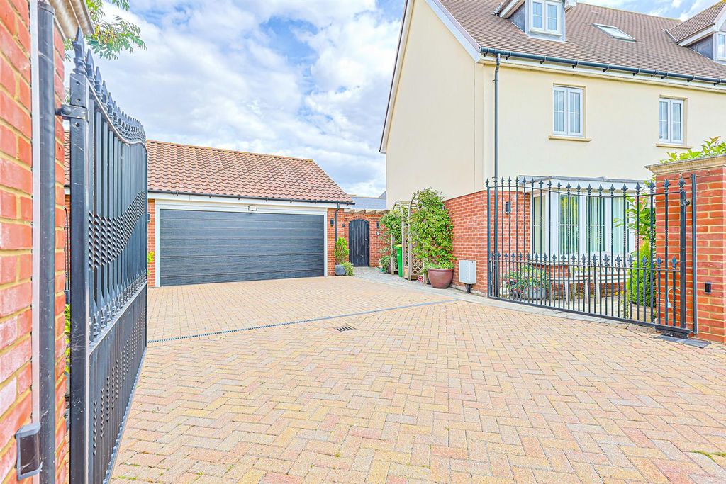 Property photo 3 of 31