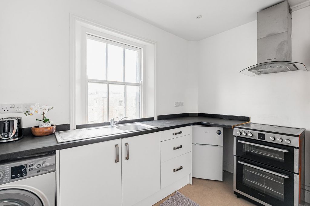 Property photo 3 of 26