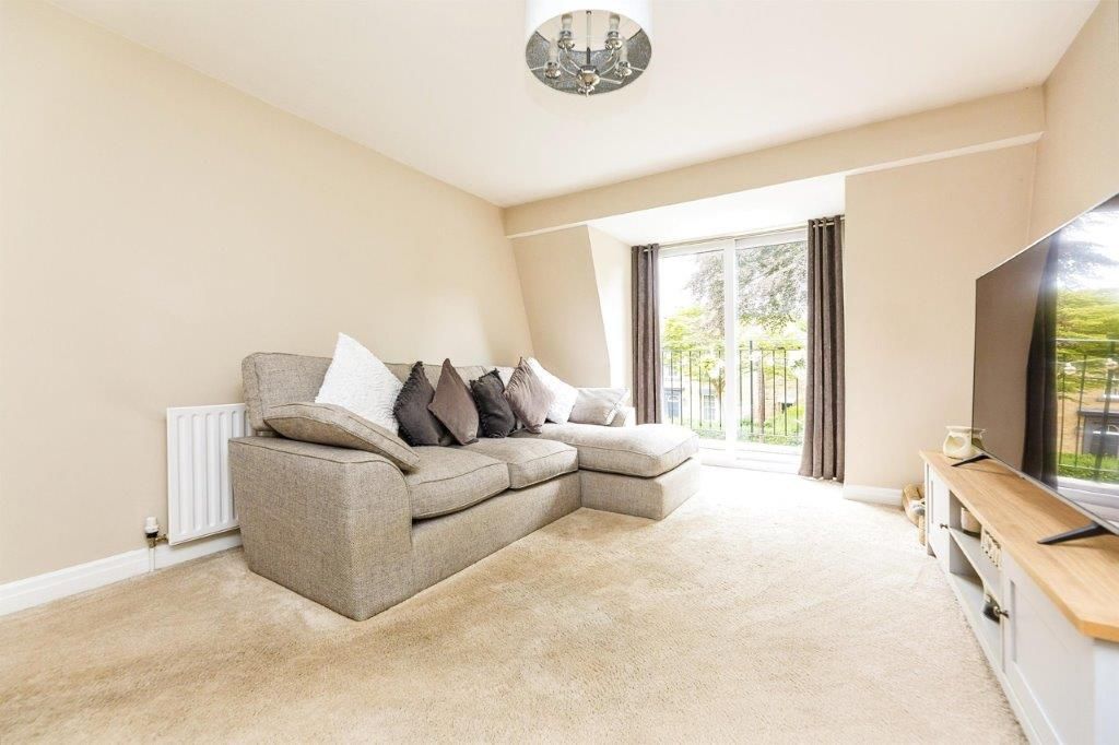 Property photo 3 of 11 Balcony