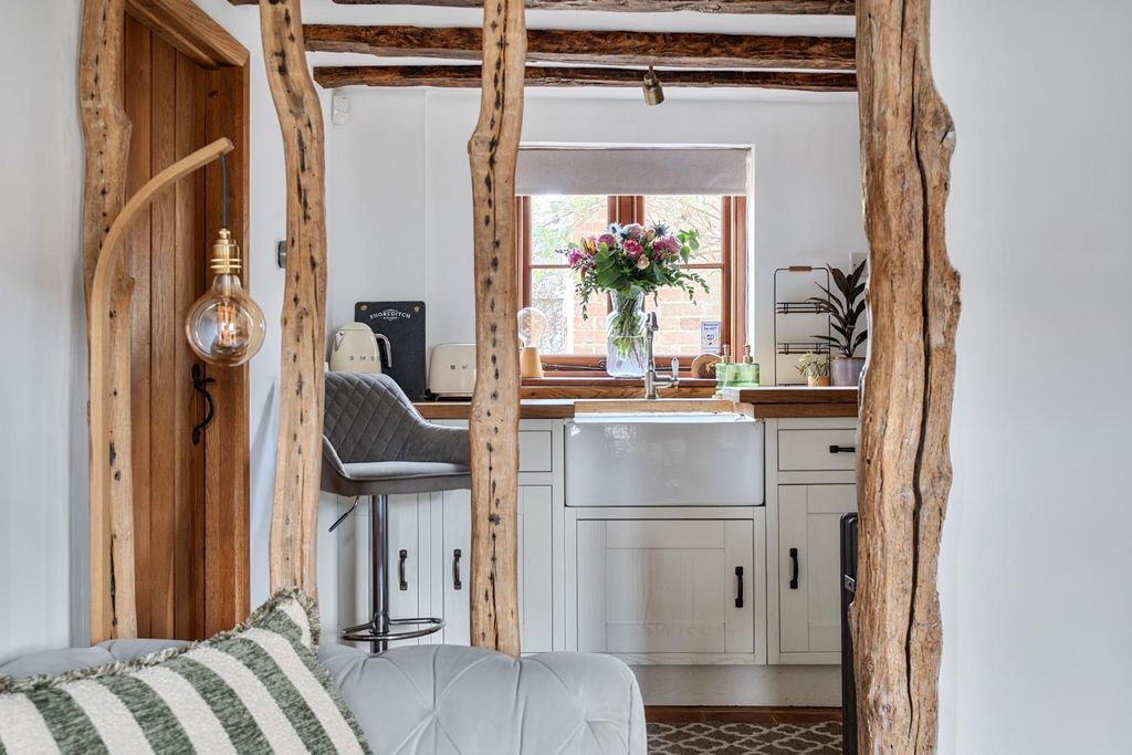 Property photo 3 of 26 1381395-12-691F3088d14d9.Jpg