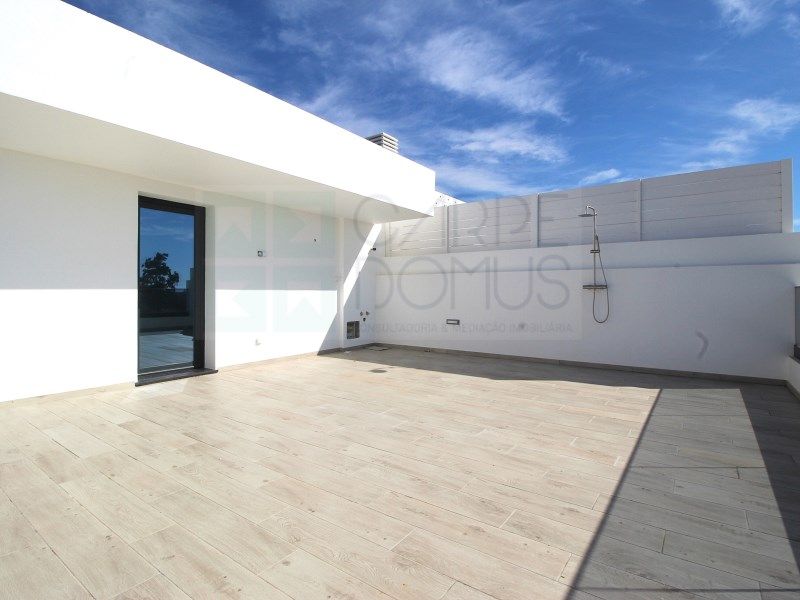 Property photo 1 of 32