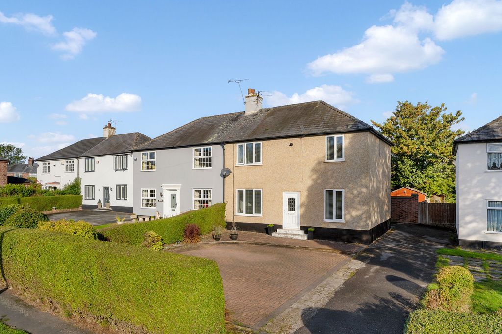 Property photo 1 of 33
