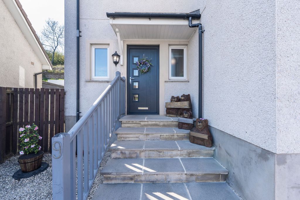 Property photo 3 of 33