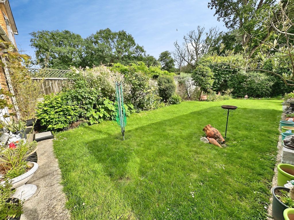 Property photo 2 of 19 Toppesfield Avenue