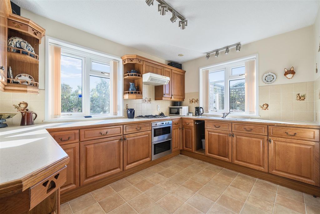 Property photo 3 of 34 1355177-8-68d172610Ebfb.Jpg