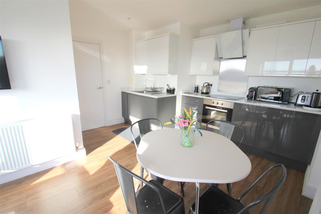Property photo 3 of 8 Kitchen Diner (7).Jpg
