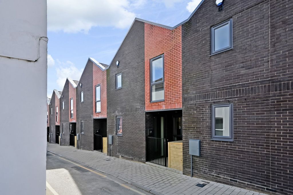 Property photo 1 of 11 Picture No. 12