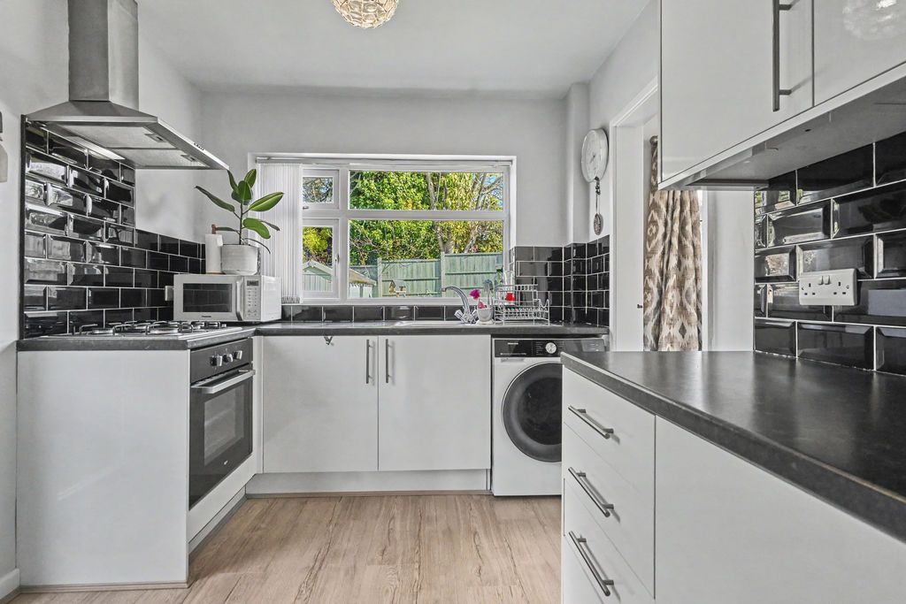 Property photo 2 of 34 Photo 30