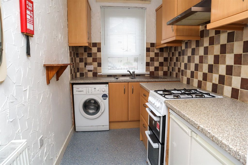 Property photo 2 of 10 Kitchen
