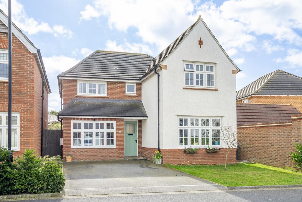 Property photo 1 of 17 Front (Exterior)