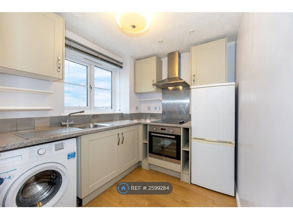 Property photo 1 of 7 Kitchen
