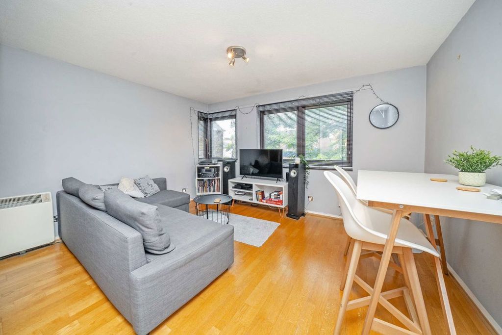 Property photo 2 of 6