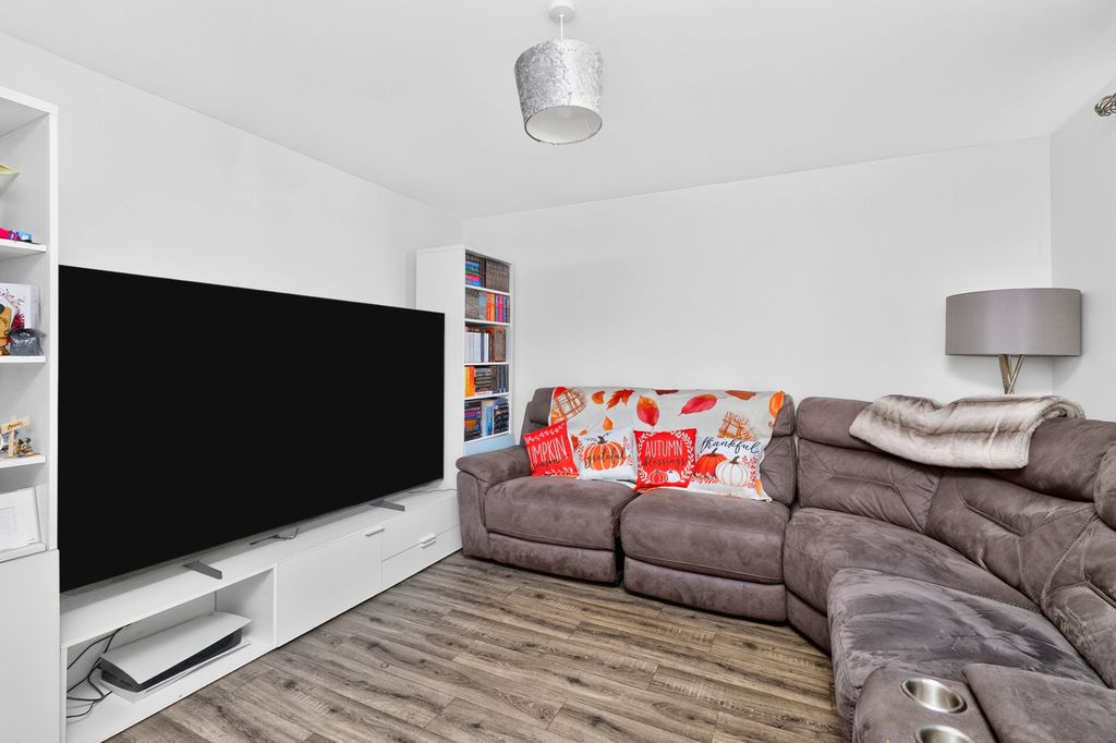 Property photo 3 of 18 Pbox-Img.Jpg