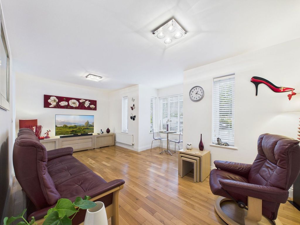 Property photo 2 of 10