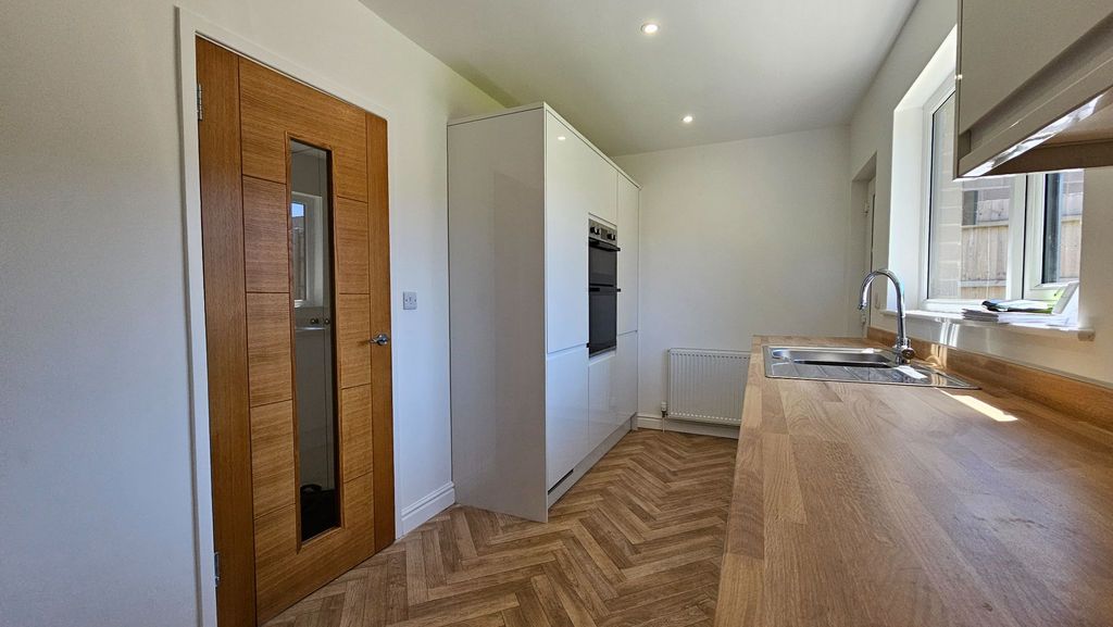 Property photo 2 of 14 Kitchen