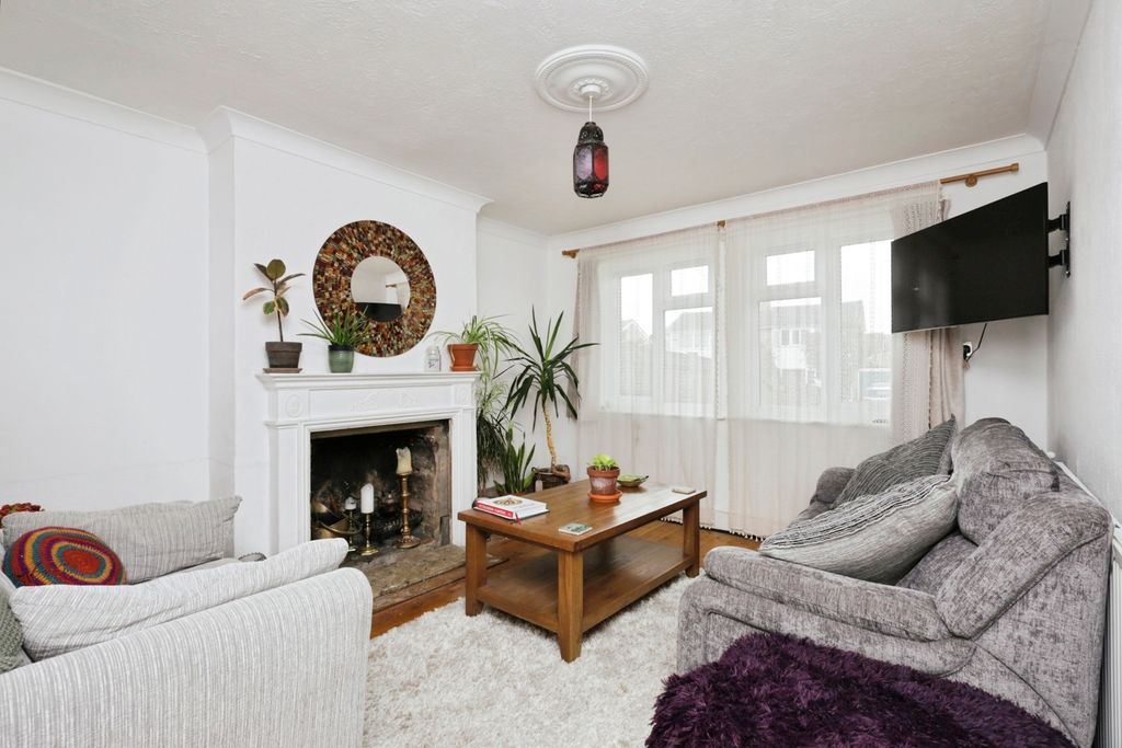Property photo 3 of 17 Photo