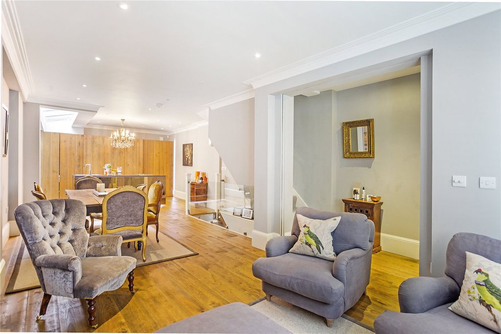 Property photo 3 of 11 Godfrey Street