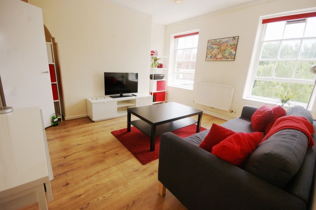Property photo 2 of 10