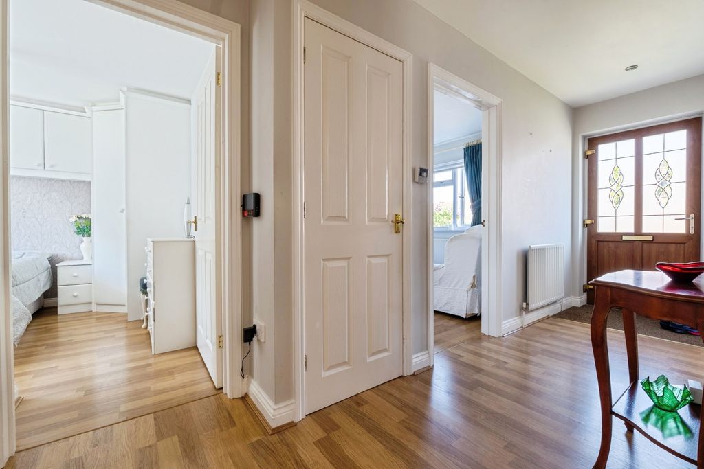 Property photo 2 of 17 Hallway
