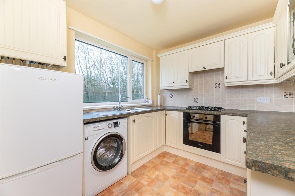 Property photo 3 of 21 Kitchen
