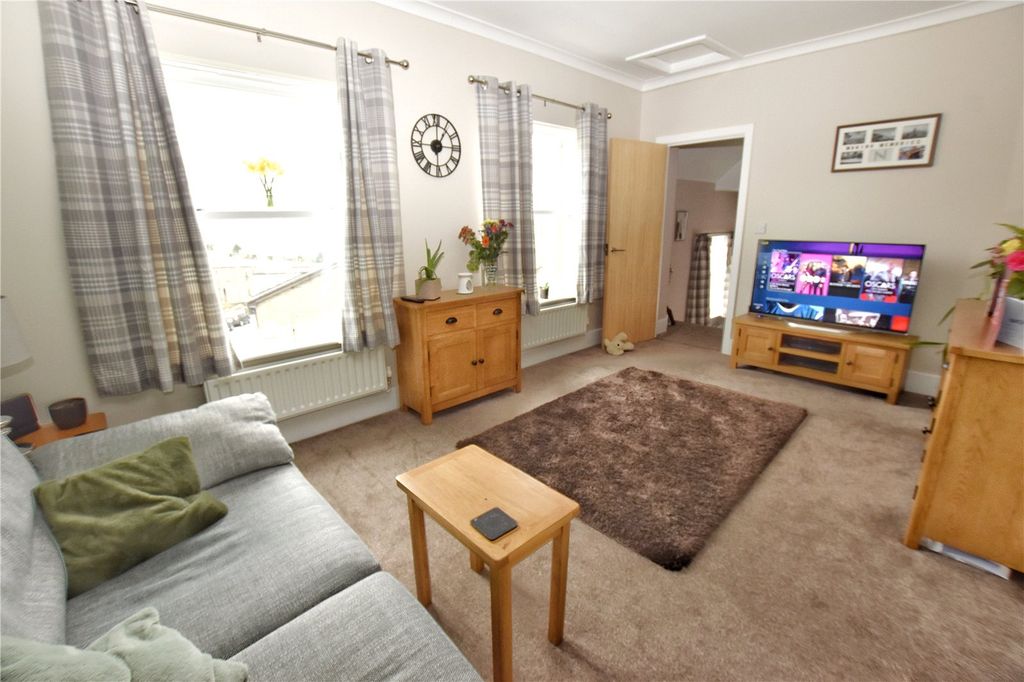 Property photo 2 of 12 Lounge