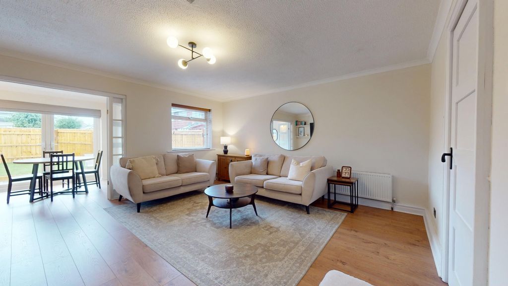 Property photo 3 of 31 4219907