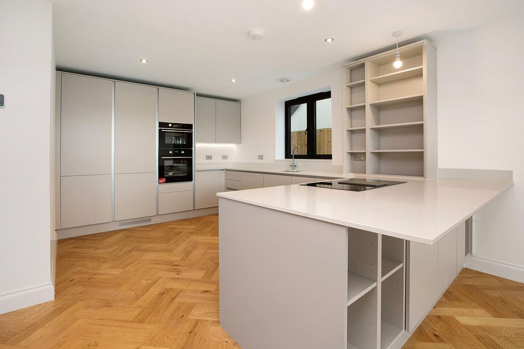 Property photo 3 of 24 Image