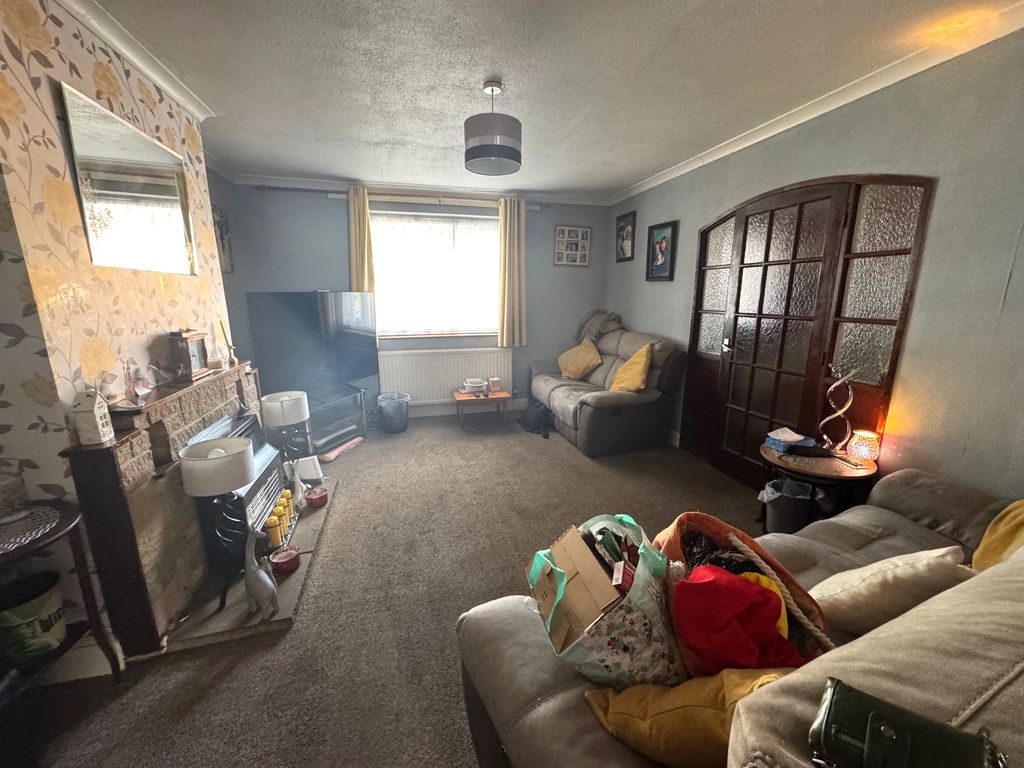 Property photo 2 of 12 1