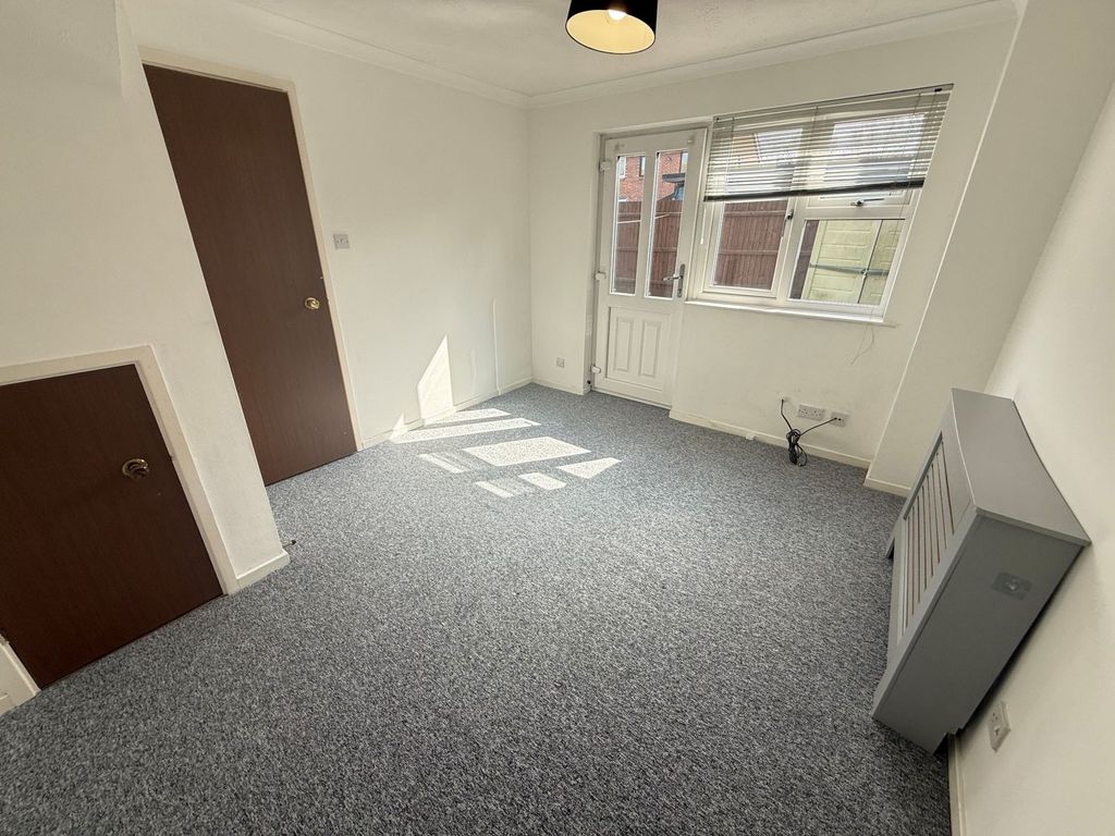 Property photo 2 of 6 Lounge