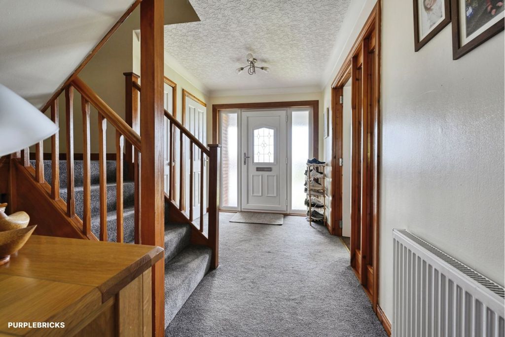 Property photo 2 of 27 Entrance Hall