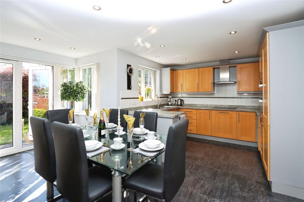 Property photo 2 of 32 Picture No. 20