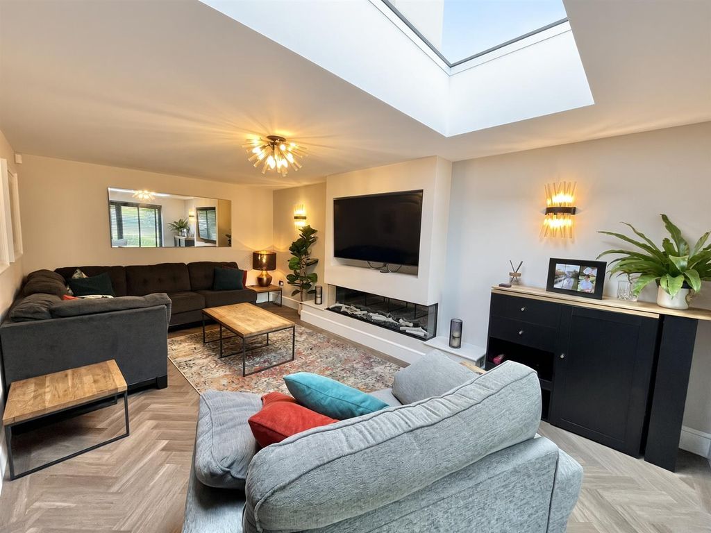 Property photo 2 of 30