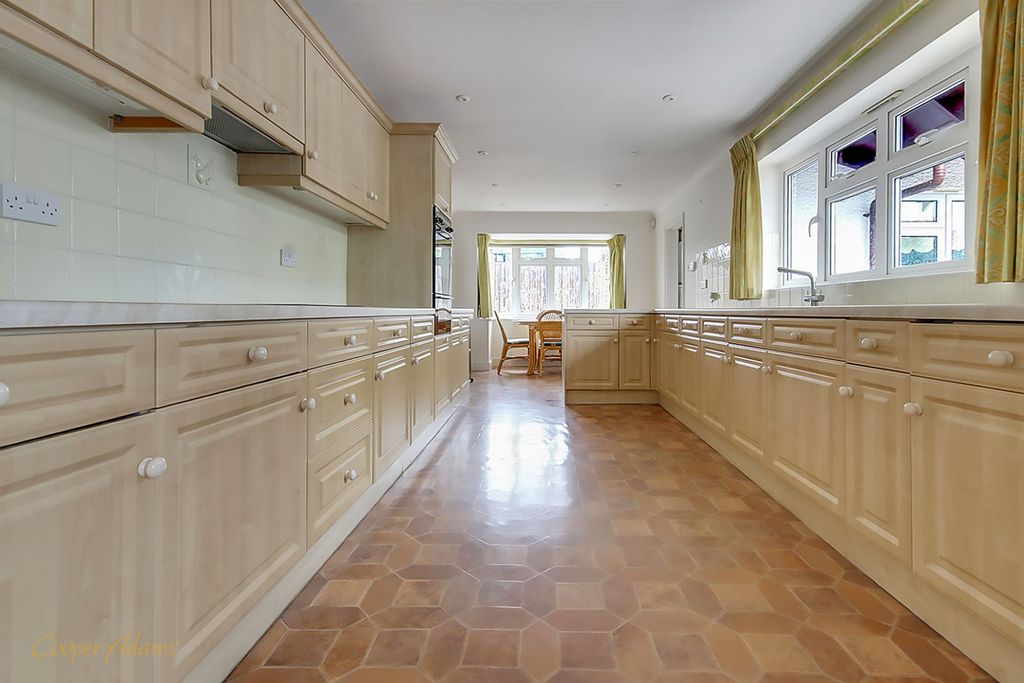 Property photo 2 of 21 Kitchen/Breakfast Room