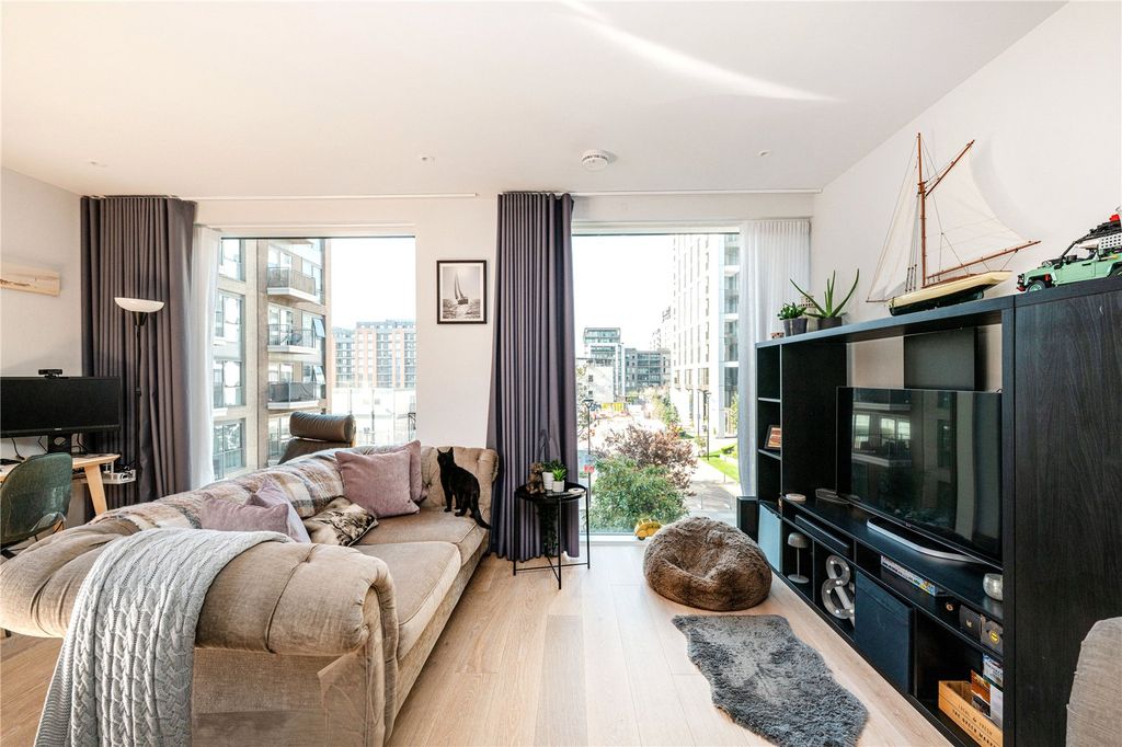 Property photo 3 of 12 Living Room