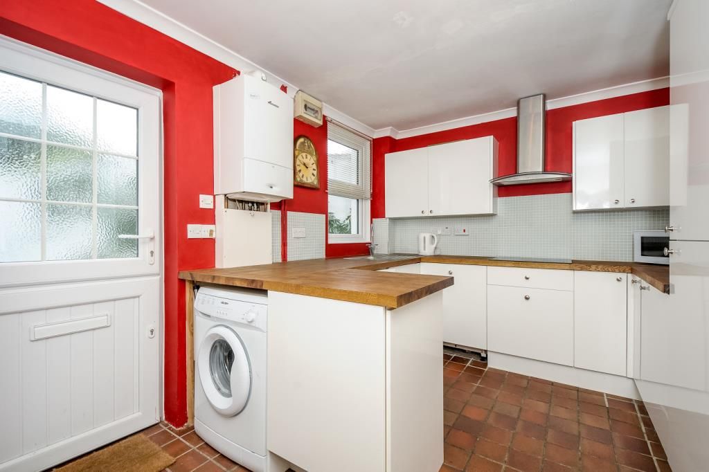 Property photo 3 of 10 Kitchen