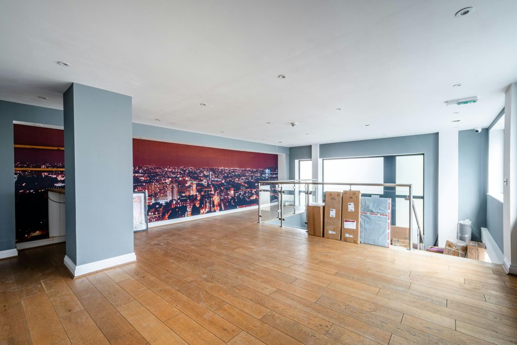 Property photo 3 of 15 Hoxton St 128 - Low Res 25.Jpg