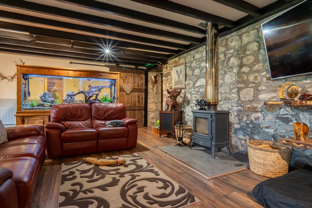 Property photo 2 of 50