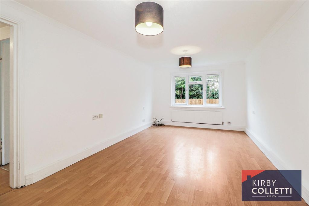 Property photo 2 of 10 Lounge