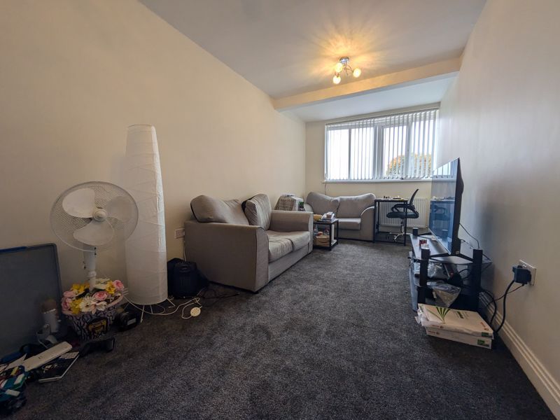 Property photo 2 of 9 Photo 4