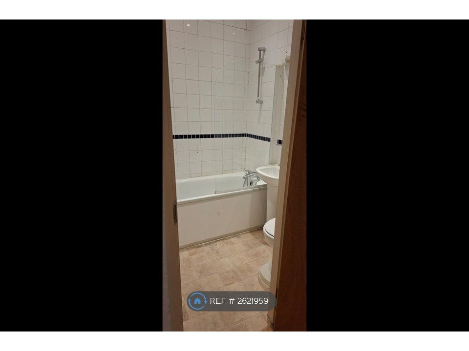 Property photo 2 of 8 Bathroom