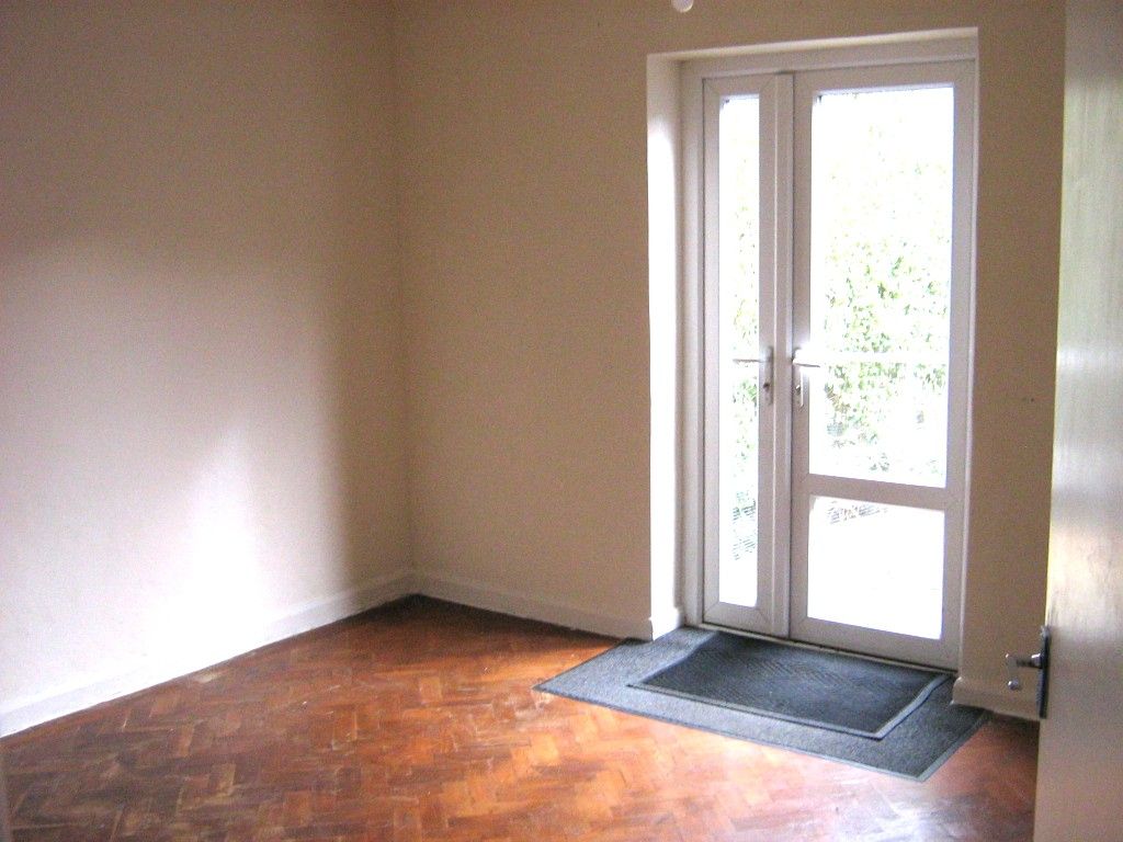 Property photo 3 of 8 Dining Room