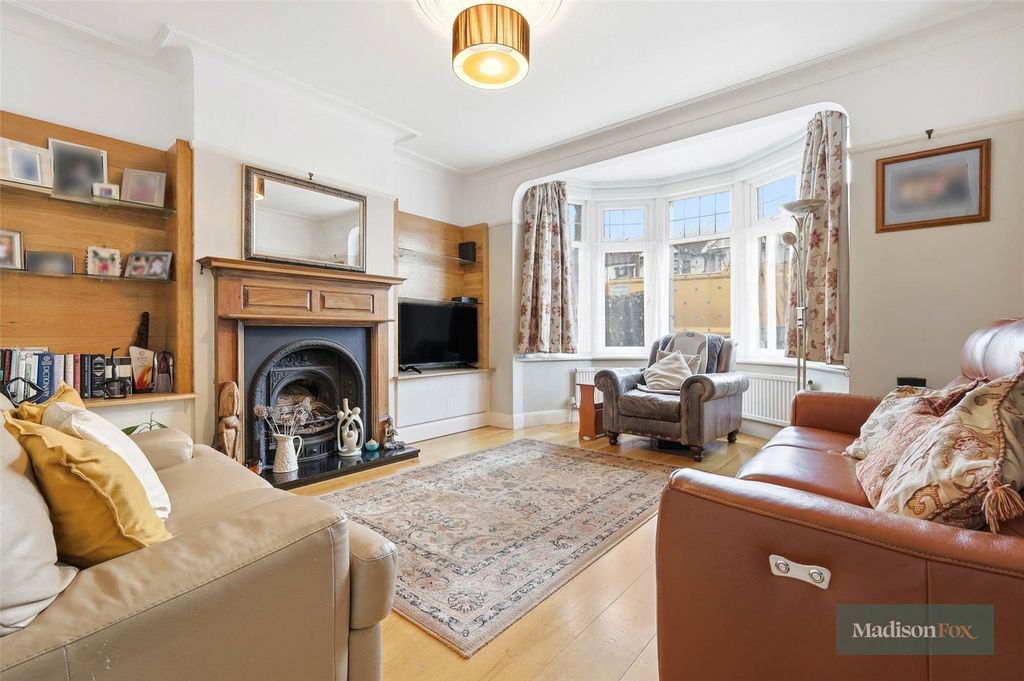 Property photo 3 of 33 Picture No. 21