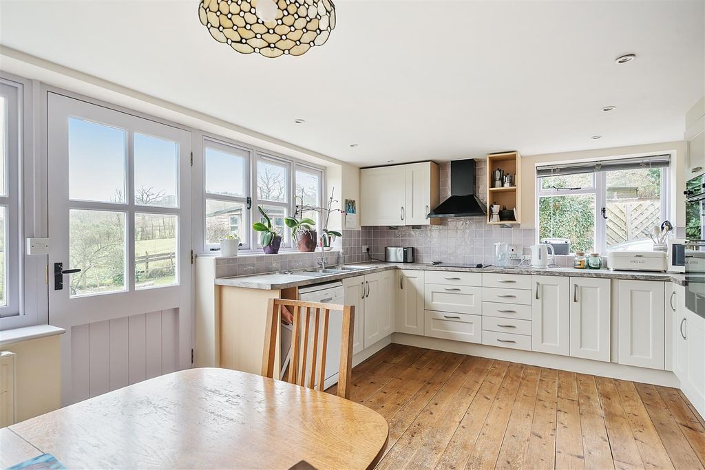 Property photo 3 of 22 Kitchen