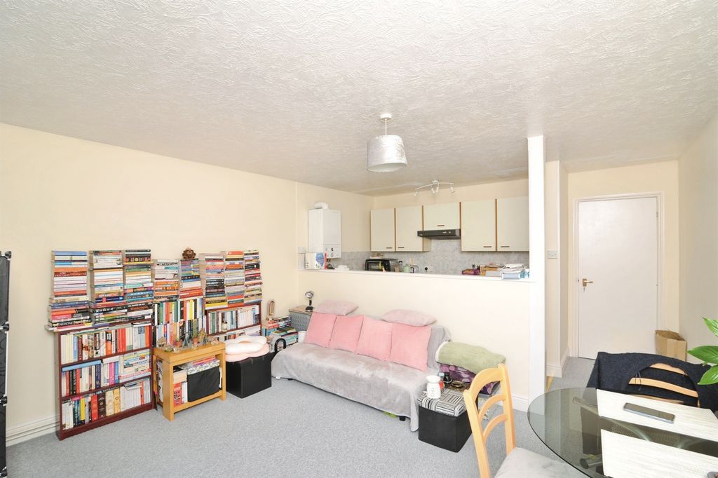 Property photo 3 of 14