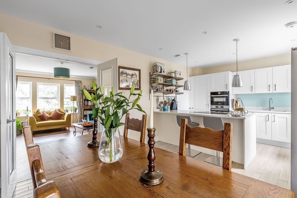 Property photo 2 of 37